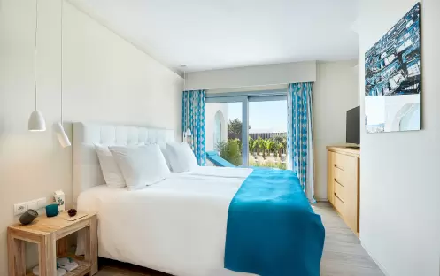 7P_Laguna-Suite-Swim-Up_W (7)